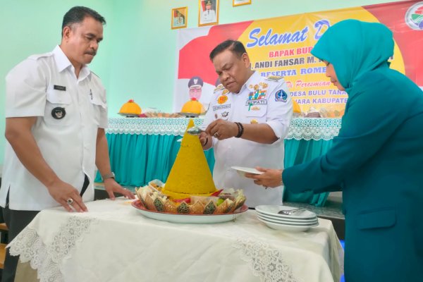 Bupati Bone Andi Baso Fahsar Puji H Rusli: Bisa Jadi Role Model bagi kepala Desa Lain
