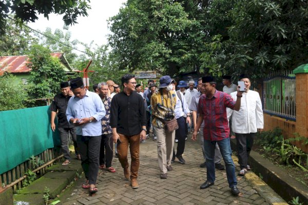 Camat Alamsyah Ajak Tamu dari Jepang Keliling Lakkang