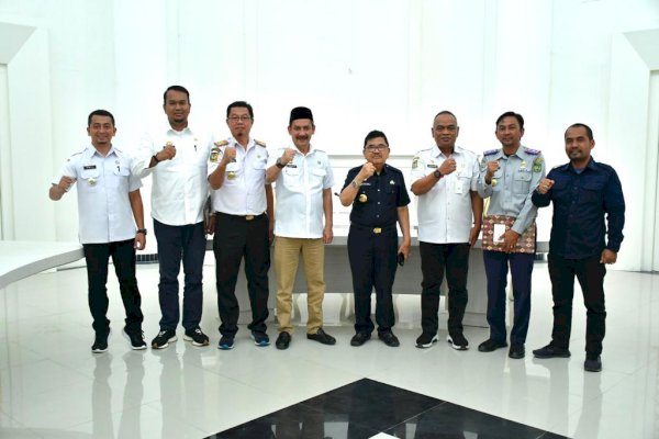 Walikota Palopo Judas Amir Serahkan SK ke Pejabat Pelaksana Tugas