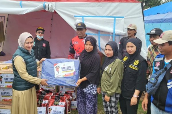Pemprov Sulsel Salurkan Bantuan Logistik Korban Banjir di Lutra