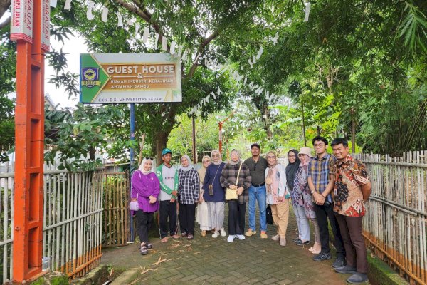 Disdag Makassar Bersama Dekranasda Kunjungi Perajin Bambu di Lakkang
