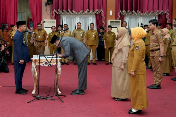 Gubernur Andi Sudirman Lantik 23 Pejabat Eselon III dan 207 Kepala Sekolah