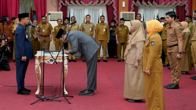 Gubernur Andi Sudirman Lantik 23 Pejabat Eselon III dan 207 Kepala Sekolah