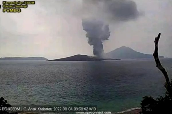 Gunung Anak Krakatau Erupsi, Semburkan Abu Vulkanik Setinggi 3.000 Meter