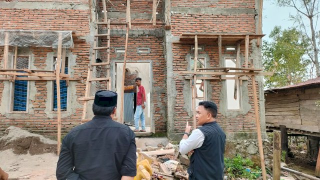 Ilham Azikin Salurkan Bantuan Bencana ke Warga Kayuloe dan Pa&#8217;bumbungang