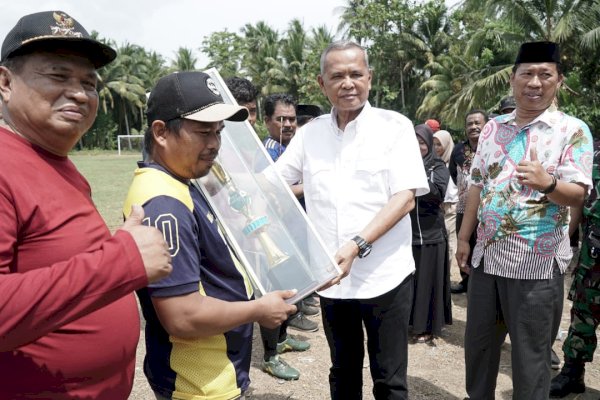 Hadiri Pesta Panen Di Larompong, Bupati Luwu Basmin Mattayang Minta Perkuat Silaturrahmi Bangun Daerah