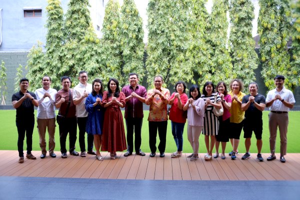 Bangun Silaturahmi di Hari Imlek, Danny Pomanto Sambangi Tokoh Tionghoa