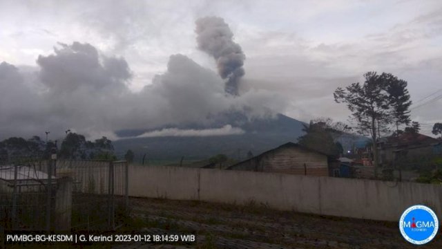 Gunung Kerinci Erupsi, PVMBG: Hindari Jalur Penerbangan di Area Sekitar