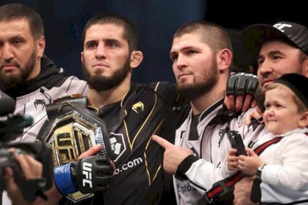 Usai Jadi Pelatih, Khabib Nurmagomedov Pensiun Sepenuhnya dari MMA