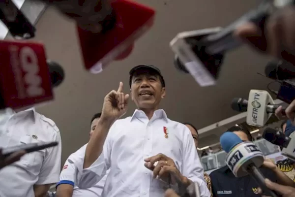 Soal Isu Reshuffle di Rabu Pon 1 Februari, Jokowi: Masa? Tunggu Saja