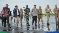 Bupati Luwu Sambut Jusuf Kalla di Bandara Bua
