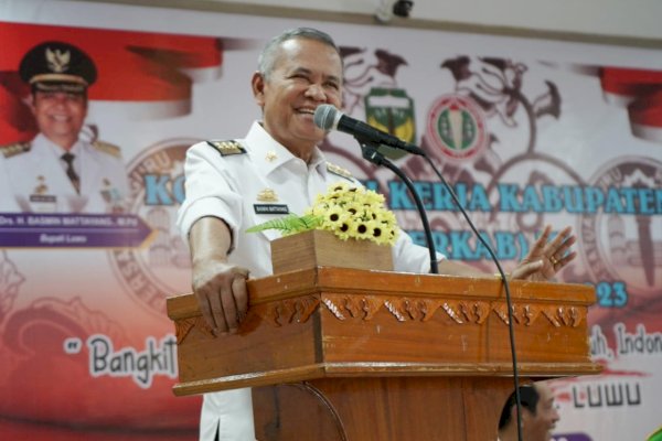 Buka Konkerkab III PGRI Luwu, Bupati Basmin Mattayang Minta Guru Jadi Teladan