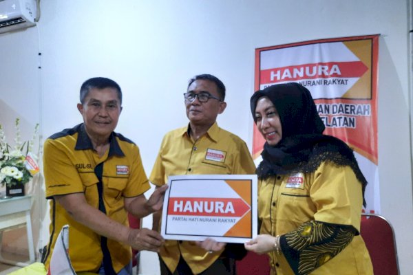 Amsal Sampetondok Perkenalkan Bacaleg Hanura Dapil IX DPRD Sulsel Fetriany Syarifuddin