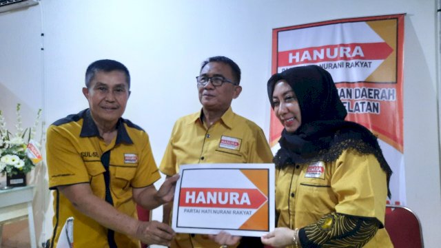 Amsal Sampetondok Perkenalkan Bacaleg Hanura Dapil IX DPRD Sulsel Fetriany Syarifuddin