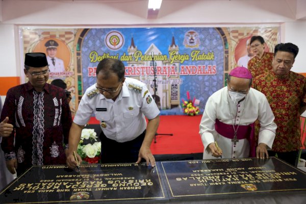 Resmikan Gereja Paroki Kristus Raja, Danny Pomanto: Desain Luar Biasa dan Jemaat yang Kompak