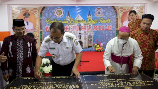 Resmikan Gereja Paroki Kristus Raja, Danny Pomanto: Desain Luar Biasa dan Jemaat yang Kompak