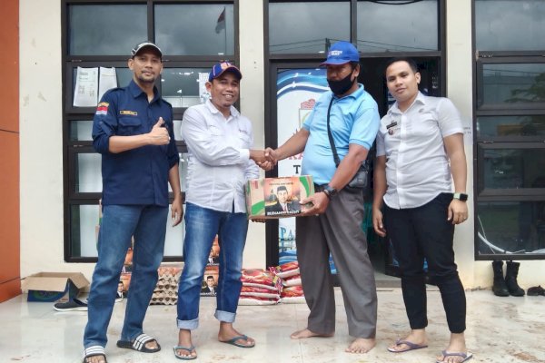 Dipimpin Sukarno Lallo, Yayasan Anak Rakyat Salurkan Bantuan ke Korban Banjir di Makassar