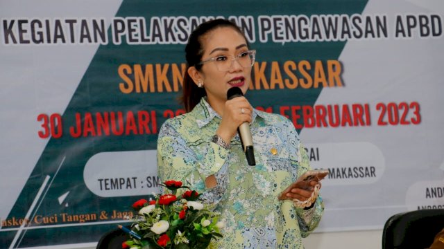 Legislator Golkar Debbie Rusdin melakukan kunjungan Kegiatan Pelaksanaan Pengawasan APBD di  SMKN 5 Makassar.