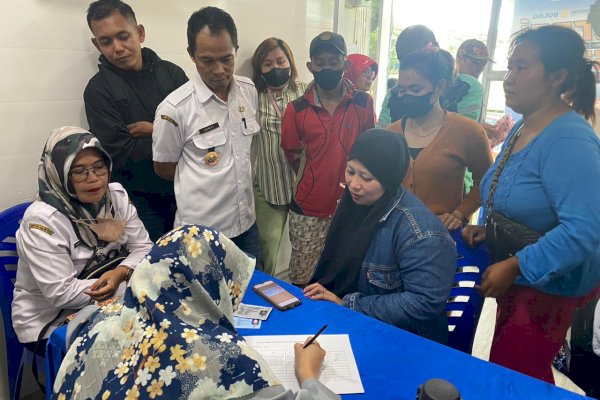 Intip Pelaksanaan Operasi Pasar Pemkot Makassar di Hari Pertama