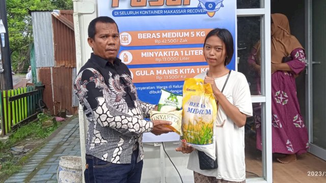 Operasi Pasar Disdag Makassar, Warga: Alhamdulillah Bisa Beli Minyak, Gula dan Beras dengan Harga Murah