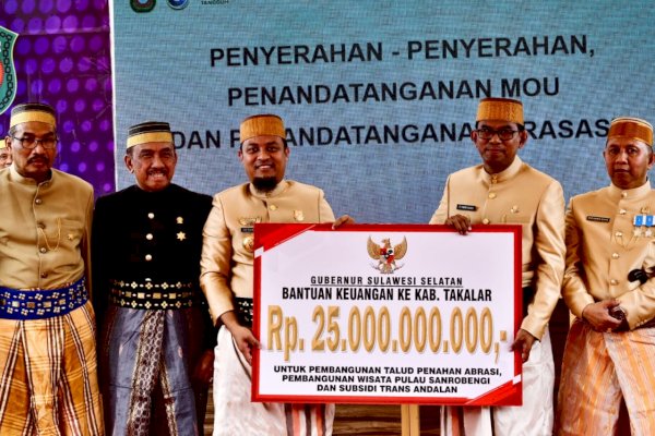 Fokus Tangani Abrasi, Gubernur Andi Sudirman Kembali Alokasikan Bantuan Keuangan untuk Tanggul di Takalar