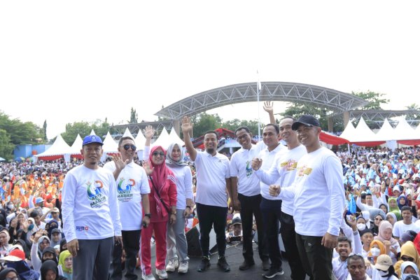 Pedagang Kaki Lima Panen Pembeli di Gerak Jalan Anti Mager Takalar
