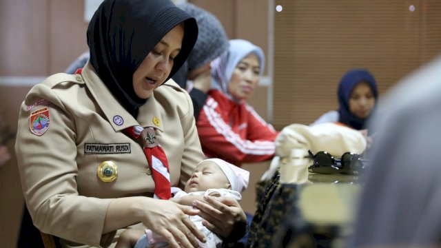 Kepedulian Fatmawati Rusdi Bantu Bayi Stunting di Rusunawa Panambungan Usai Ditinggal Ibunya