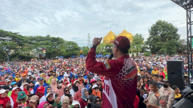 Jalan Sehat Anak Rakyat di Kecamatan Biringkanaya