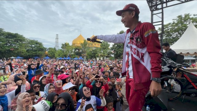 Jalan Sehat Anak Rakyat di Kecamatan Biringkanaya.