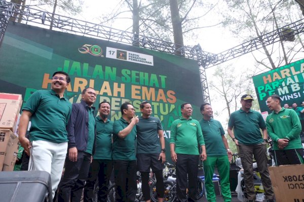 Beri Selamat, Danny Pomanto Bareng Sandiaga Uno Hadiri Harla ke-50 PPP