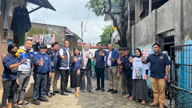 Fraksi NasDem Sulsel Bersama DPD NasDem Makassar Beri Bantuan Korban Banjir di Makassar