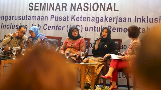 Wakil Wali Kota Makassar Fatmawati Rusdi hadir sebagai narasumber dalam Seminar Nasional.