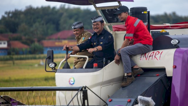 Mentan SYL Kawal Panen Raya Padi di Jateng, Produktivitas Hingga 7 Ton Per Hektar