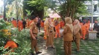 Camat Alamsyah Turunkan Satgas Bersihkan Taman Ade Irma Nasution