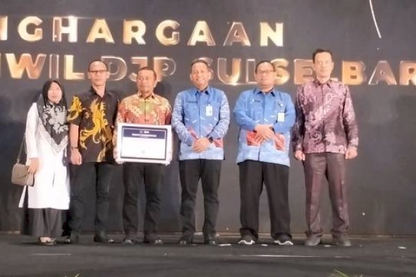 Bank Sulselbar Diganjar Penghargaan dari Kanwil DJP Sulselbartra