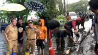 Camat Alamsyah Gerak Cepat Tinjau Titik Genangan-Banjir di Tallo