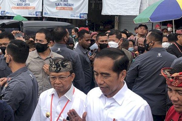 Jokowi Blusukan di Pasar Baturiti