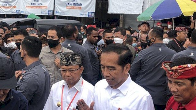 Jokowi Blusukan di Pasar Baturiti