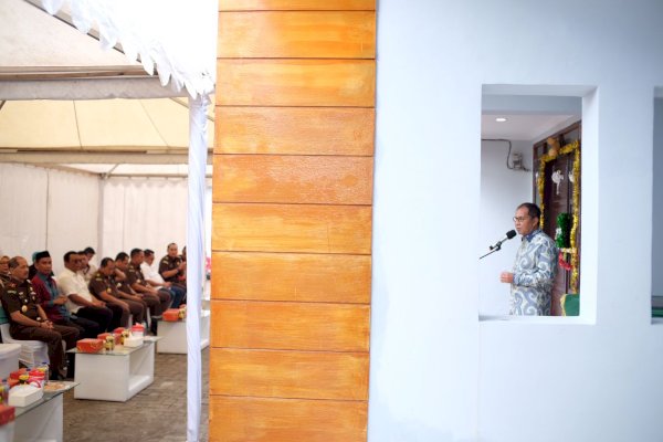 Bersama Kajati Sulsel, Danny Pomanto Resmikan Empat Unit Rumdis Asisten Kejati Sulsel