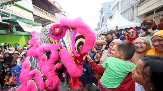 Ribuan Warga Padati Area Pegelaran Karnaval Budaya Jappa Jokka Cap Go Meh 2023