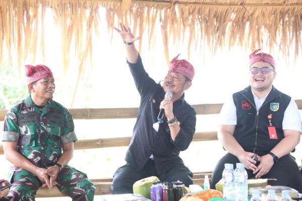 Mentan SYL dan Bupati Kediri Dorong Integrasi Kelapa Genjah, Jagung dan Kambing