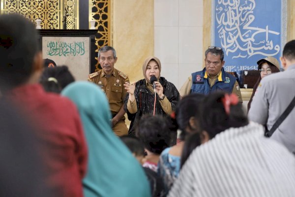 Wawali Fatmawati Rusdi Tinjau Pengungsi Korban Banjir dan Kesiapan Dapur Umum: Jangan Ki’ Lupa Jaga Kesehatan Ta’