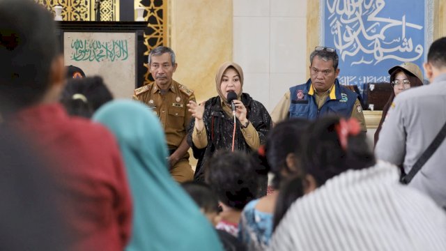 Wawali Fatmawati Rusdi Tinjau Pengungsi Korban Banjir.