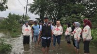 Ketua DPRD Rudianto Lallo Keliling-Bagi Sembako ke Warga Terdampak Banjir di Makassar