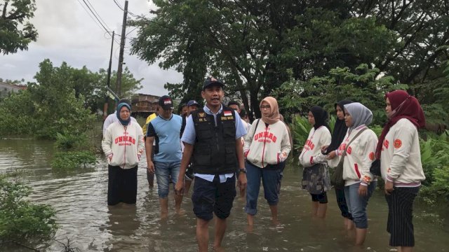 Ketua DPRD Rudianto Lallo Keliling Makassar Bantu Korban Banjir.