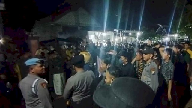 VIRAL Warga Bubarkan Pengajian Ustadz Hanan Attaki di Pamekasan, Ini Alasannya