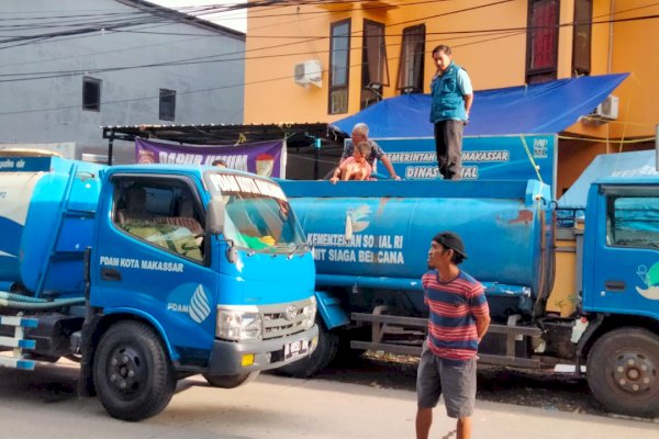 Peduli dengan Warga Korban Banjir, PDAM Makassar Support Kebutuhan Air Bersih Posko Bencana pakai Mobil Tangki