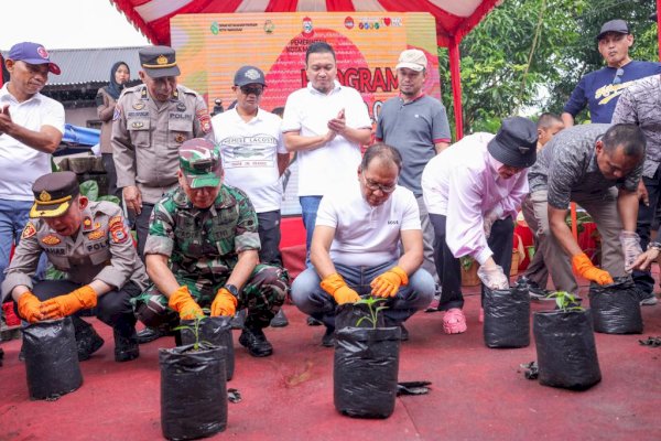 Ikuti Instruksi Mendagri Kendalikan Inflasi, Danny Canangkan Program Satu Juta Polybag Gerakan Terus Menanam