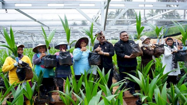 Mentan SYL Launching Pusat Nursery Kelapa Genjah di Kabupaten Batang