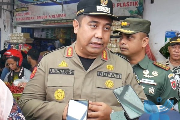 inspeksi ke Pasar TraMo, Bupati Chaidir Syam: Stok Komoditas Pangan di Maros Aman